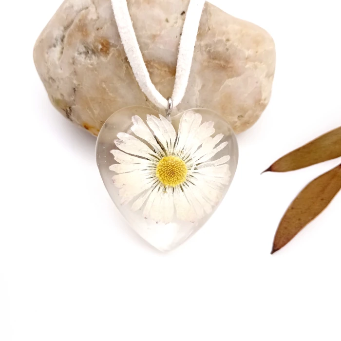 Náhrdelníky - Sedmokráska v srdci 4