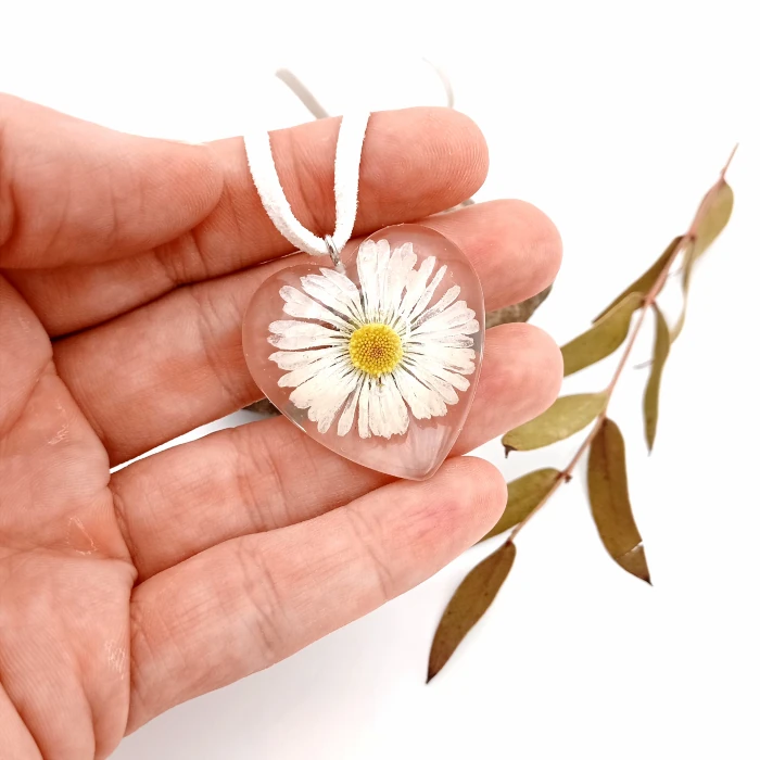 Náhrdelníky - Sedmokráska v srdci 4