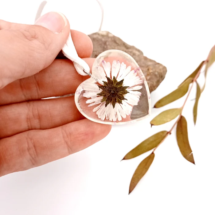 Náhrdelníky - Sedmokráska v srdci 4