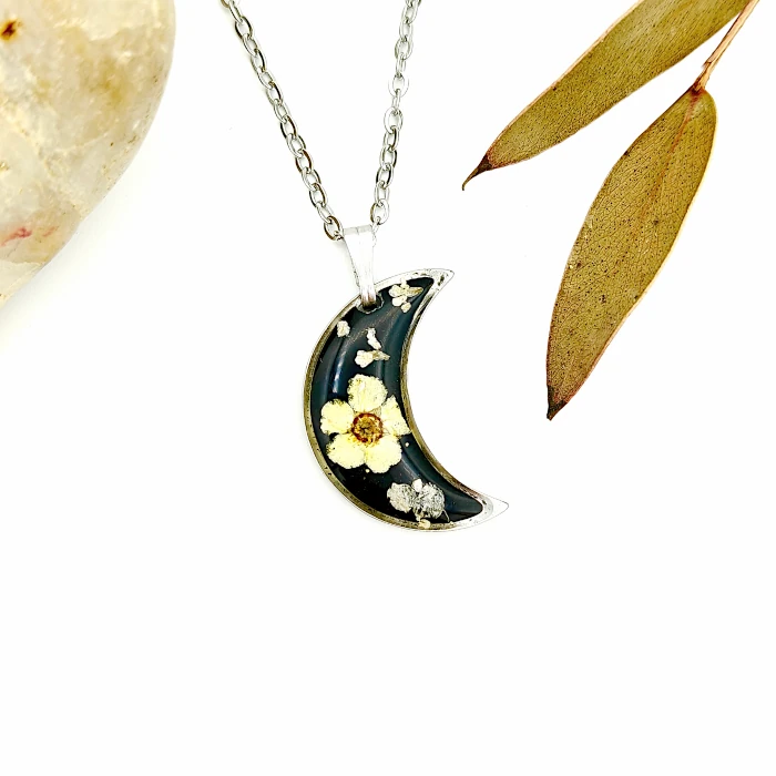 Náhrdelníky - Čierny mesiačik