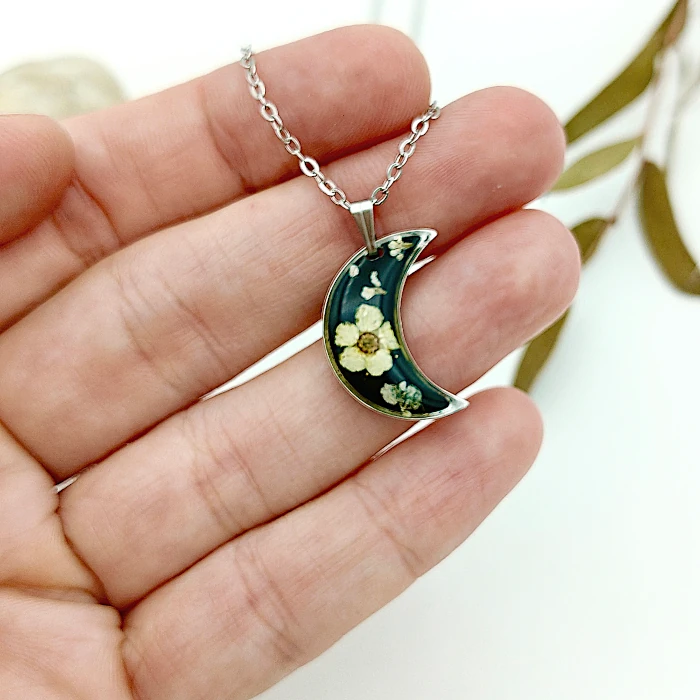 Náhrdelníky - Čierny mesiačik