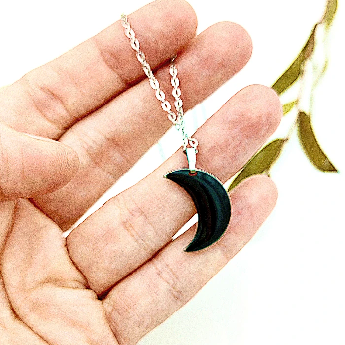 Náhrdelníky - Čierny mesiačik
