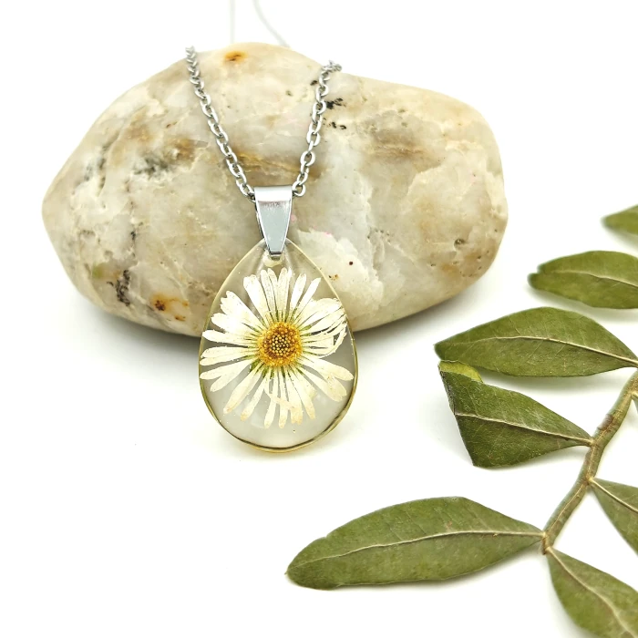 Náhrdelníky - Sedmokráska v kvapke