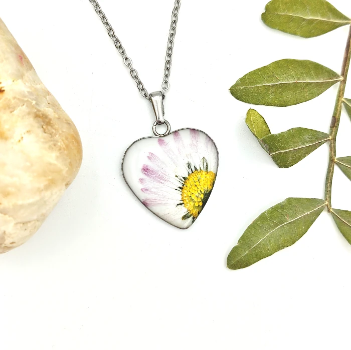 Náhrdelníky - Sedmokráska v srdci 5