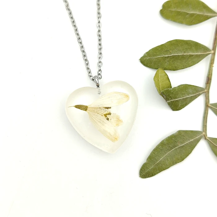 Náhrdelníky - Snežienka v srdci